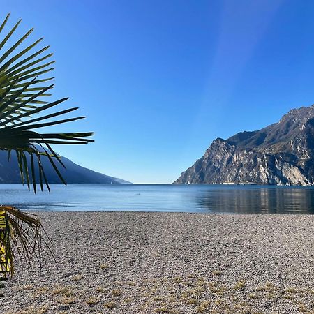La Bougainville - Luxury Apartment Torbole Sul Garda Bagian luar foto