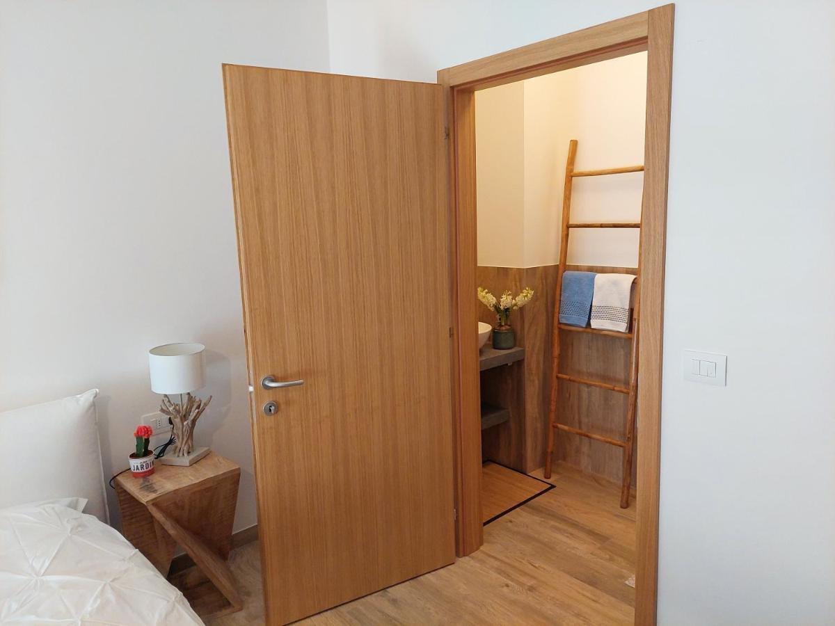La Bougainville - Luxury Apartment Torbole Sul Garda Bagian luar foto
