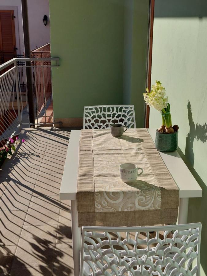 La Bougainville - Luxury Apartment Torbole Sul Garda Bagian luar foto