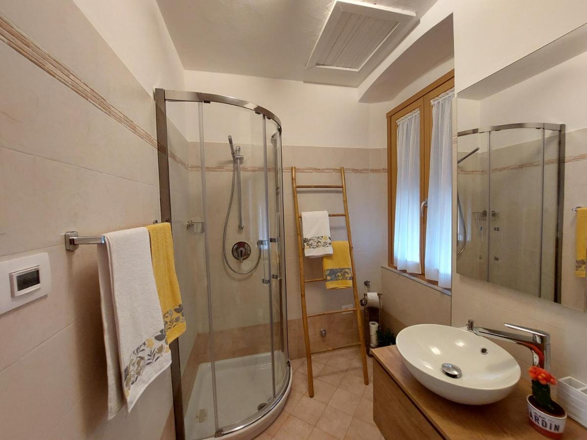 La Bougainville - Luxury Apartment Torbole Sul Garda Bagian luar foto