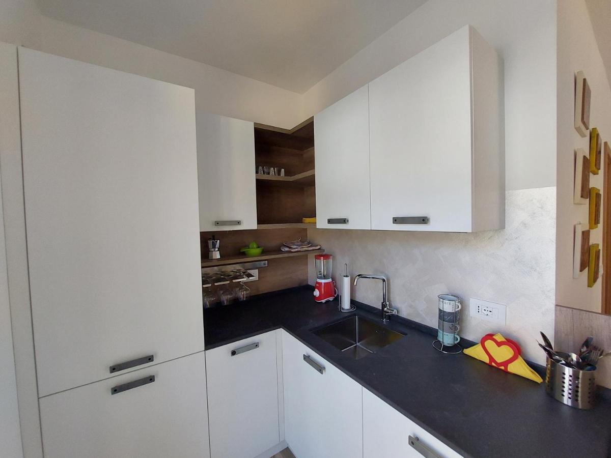 La Bougainville - Luxury Apartment Torbole Sul Garda Bagian luar foto