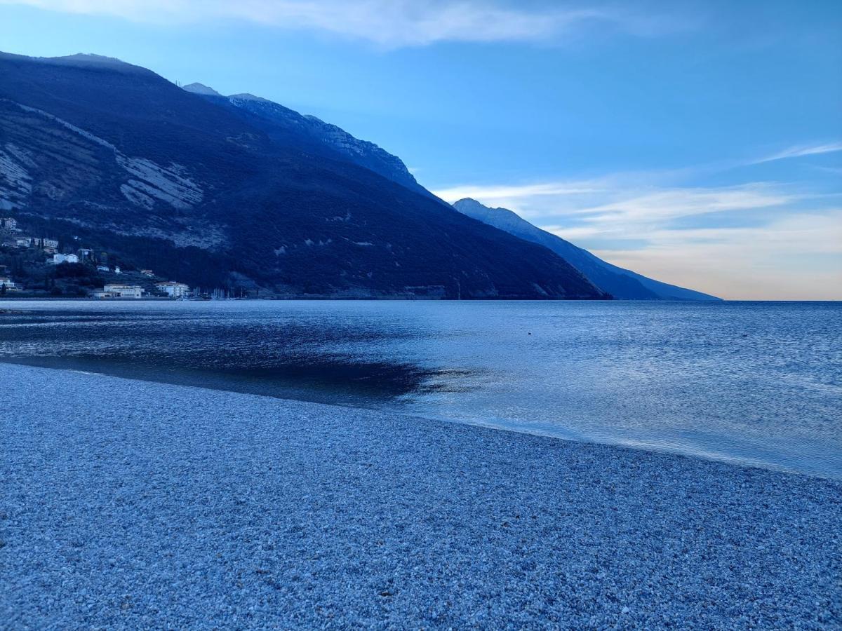 La Bougainville - Luxury Apartment Torbole Sul Garda Bagian luar foto
