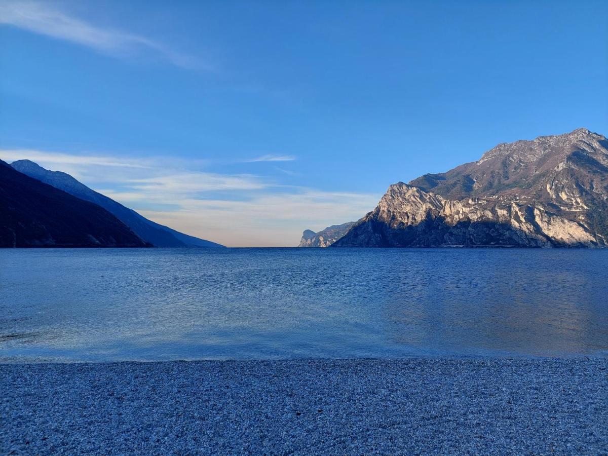 La Bougainville - Luxury Apartment Torbole Sul Garda Bagian luar foto