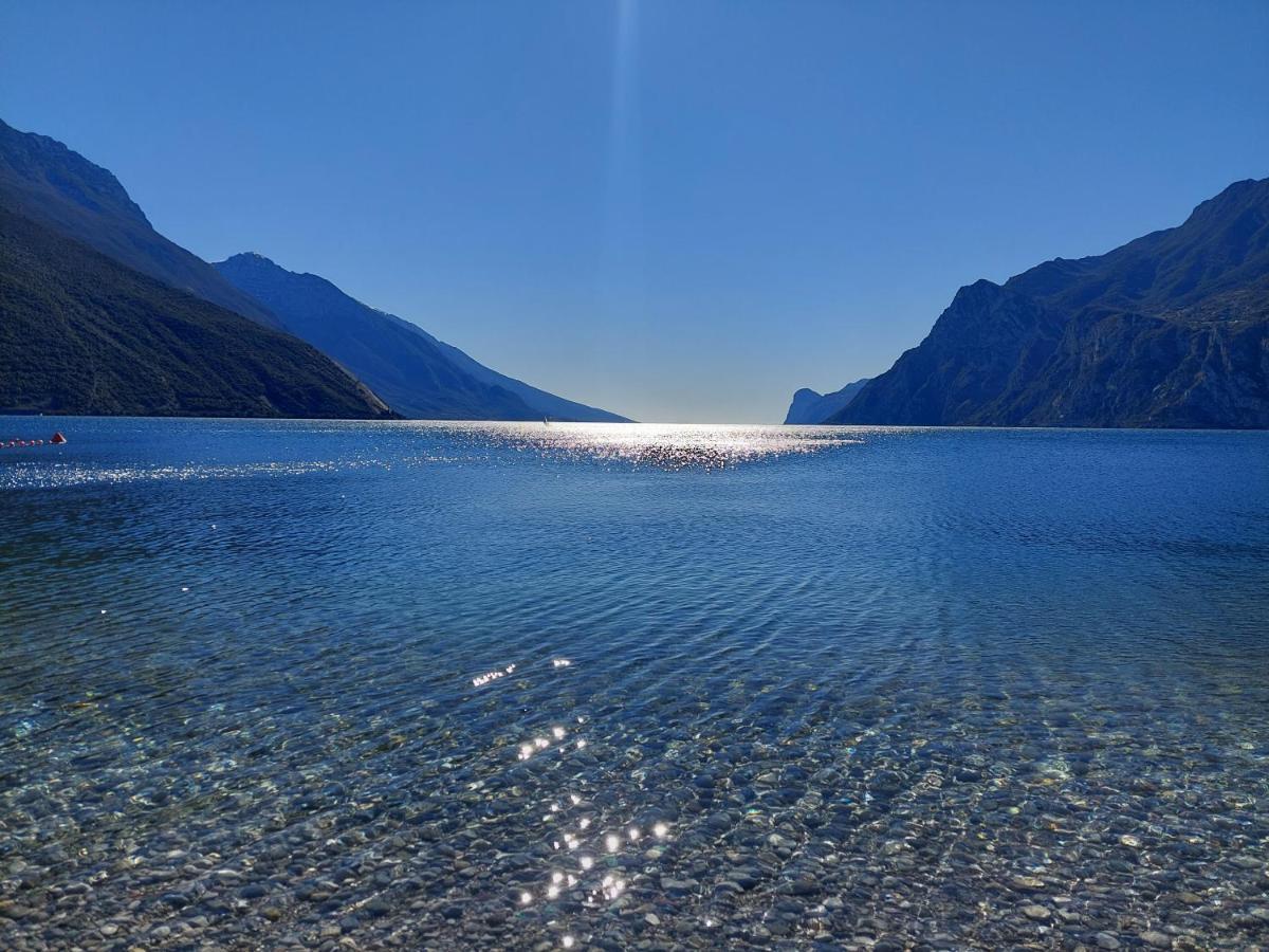 La Bougainville - Luxury Apartment Torbole Sul Garda Bagian luar foto