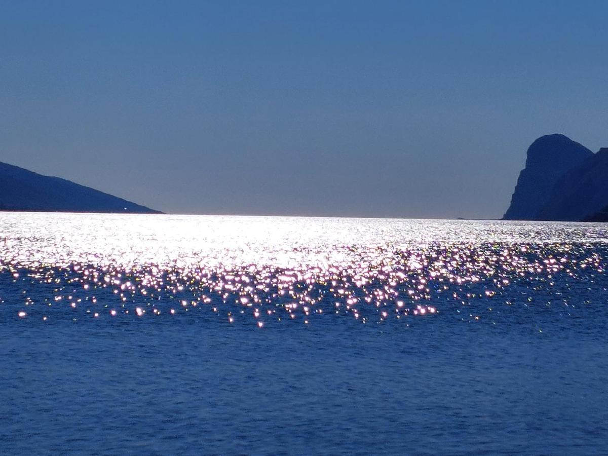 La Bougainville - Luxury Apartment Torbole Sul Garda Bagian luar foto