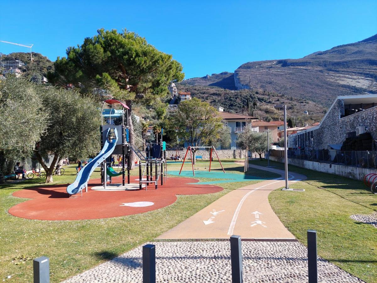 La Bougainville - Luxury Apartment Torbole Sul Garda Bagian luar foto