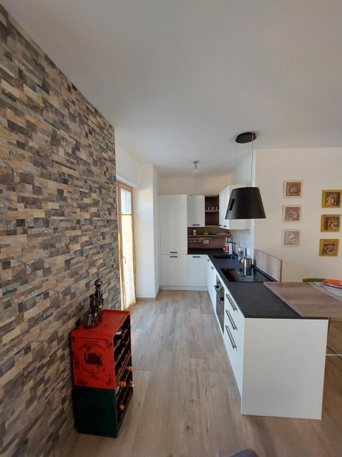 La Bougainville - Luxury Apartment Torbole Sul Garda Bagian luar foto
