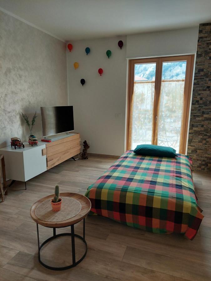 La Bougainville - Luxury Apartment Torbole Sul Garda Bagian luar foto