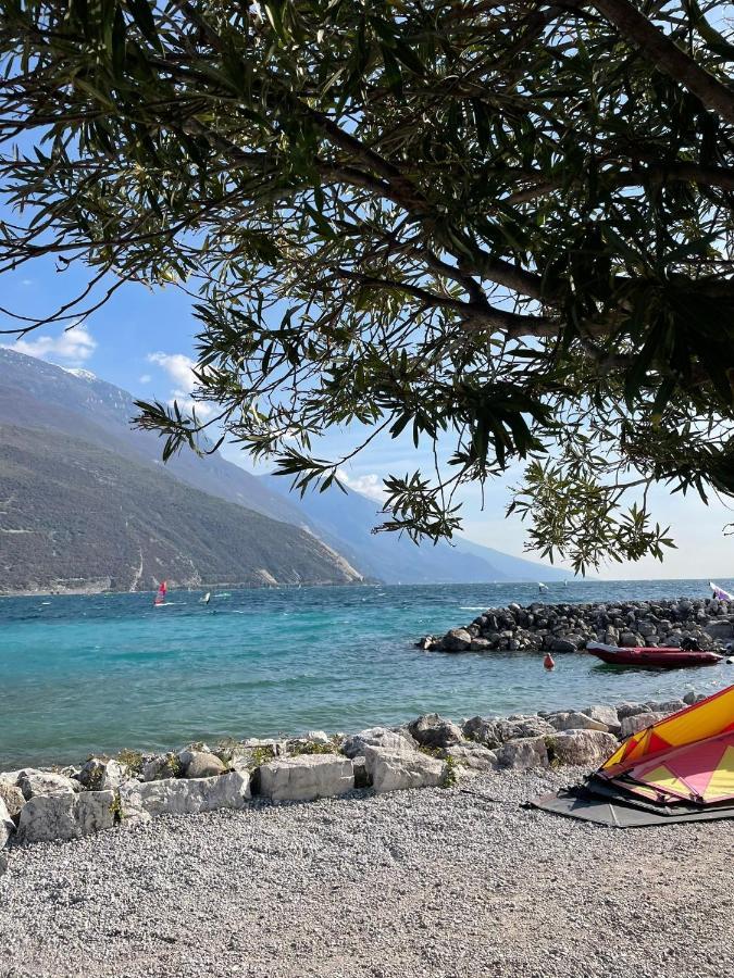 La Bougainville - Luxury Apartment Torbole Sul Garda Bagian luar foto